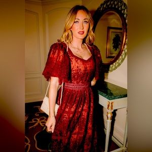 ❤️Ivy City Co Venice Dress with Flutter Sleeves in wine.